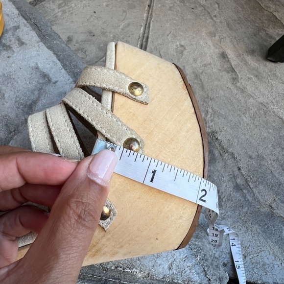 Fendi Wooden Platform Heels Sandals; Size 36 (US 6) - Picture 9 of 12